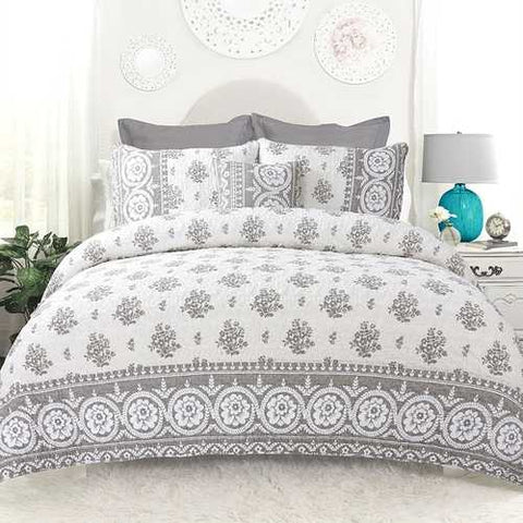 Image of Full / Queen 4-Piece Reversible Grey White Cotton Quilt Set with Decorative Pillow and 2 Shams